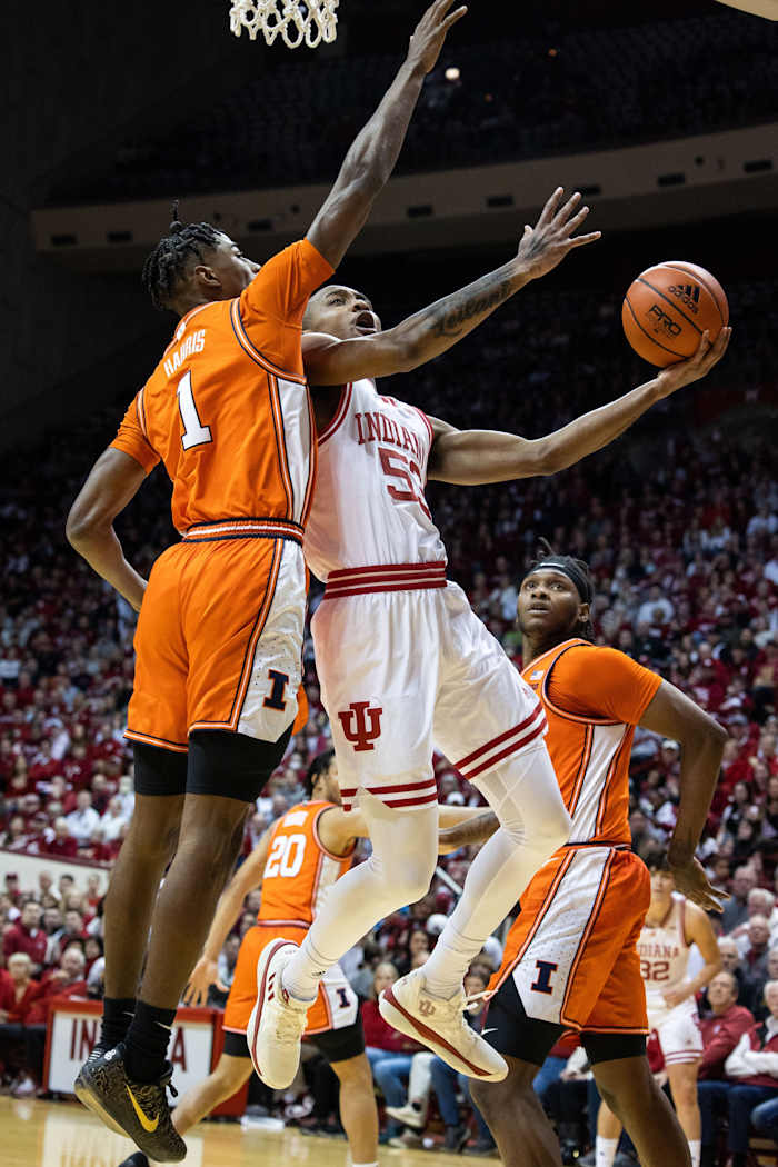 Tamar Bates (53) shoots the ball while Illinois Fighting Illini guard Sencire Harris (1) defends.
